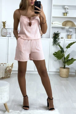 Combi-short Rose En Coton Avec Lacet Au Bretelle Et Noeud Au Col