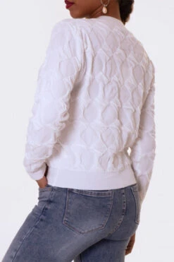 Gilet Chic Blanc Ă Boutons Perle Style Vintage