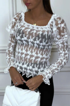 Haut Blanc En Dentelle Avec épaules Bouffante Et élastique