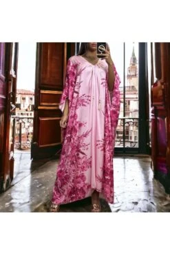 Longue Robe Ample Satiné Fuchisa Motif Fleuris