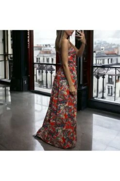 Longue Robe Avec Sublime Motif Rouge Bretelles Amovible