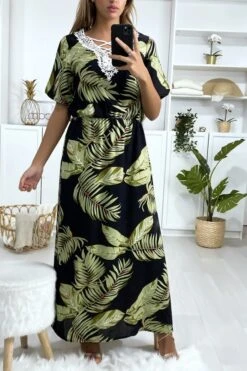 Longue Robe Noir Motif Feuilles Avec Broderie Au Buste