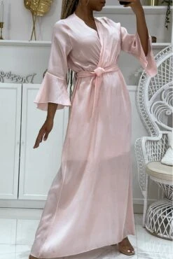 Robe Longue Rose Cache Coeur Matière épaisse Avec Jolis Reflets Brillants Doublé D'un Jupon Mi-long