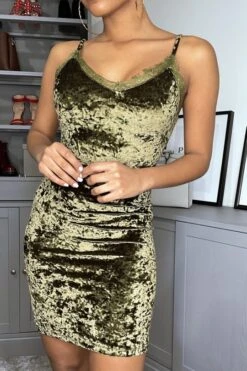 Robe Moulante En Velours Kaki Avec Détail En Dentelle