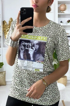 T-shirt Motif Léopard Vert Avec Dessin à L'avant