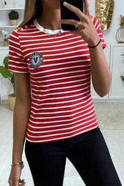 T-shirt Rouge Et Blanc Style Marin Avec Boutons à L'épaules