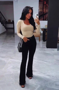 Tee-shirt Beige à Manches Longues à Col Avec Chaîne