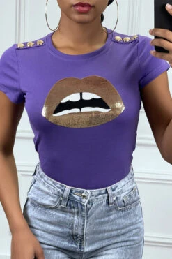Tee-shirt Violet Avec Dessins Et Boutons Dorée