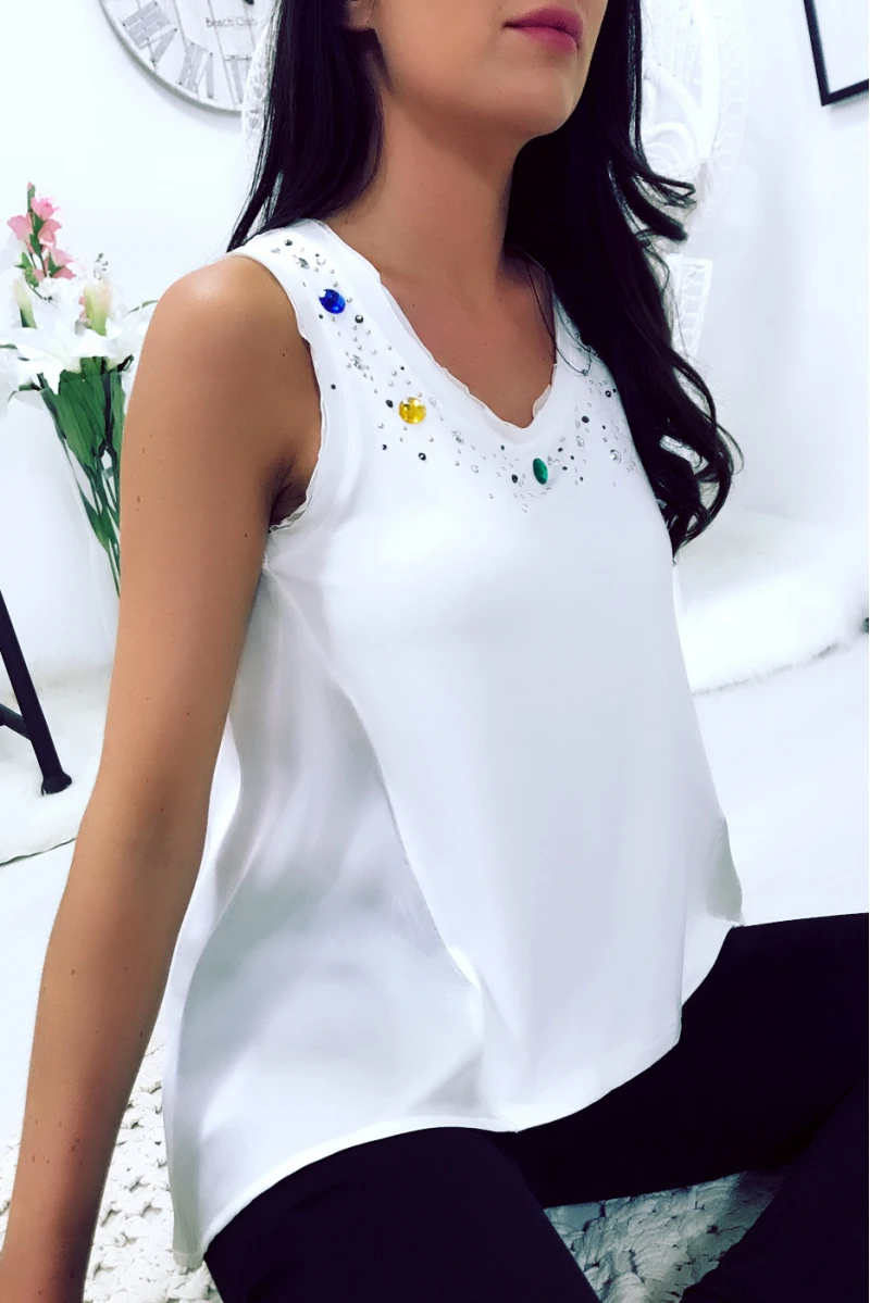 Top Blanc Bi Matière Avec Strass Sur Encolure. Dos Plus Long. Top Femme. 18811 – Image 3