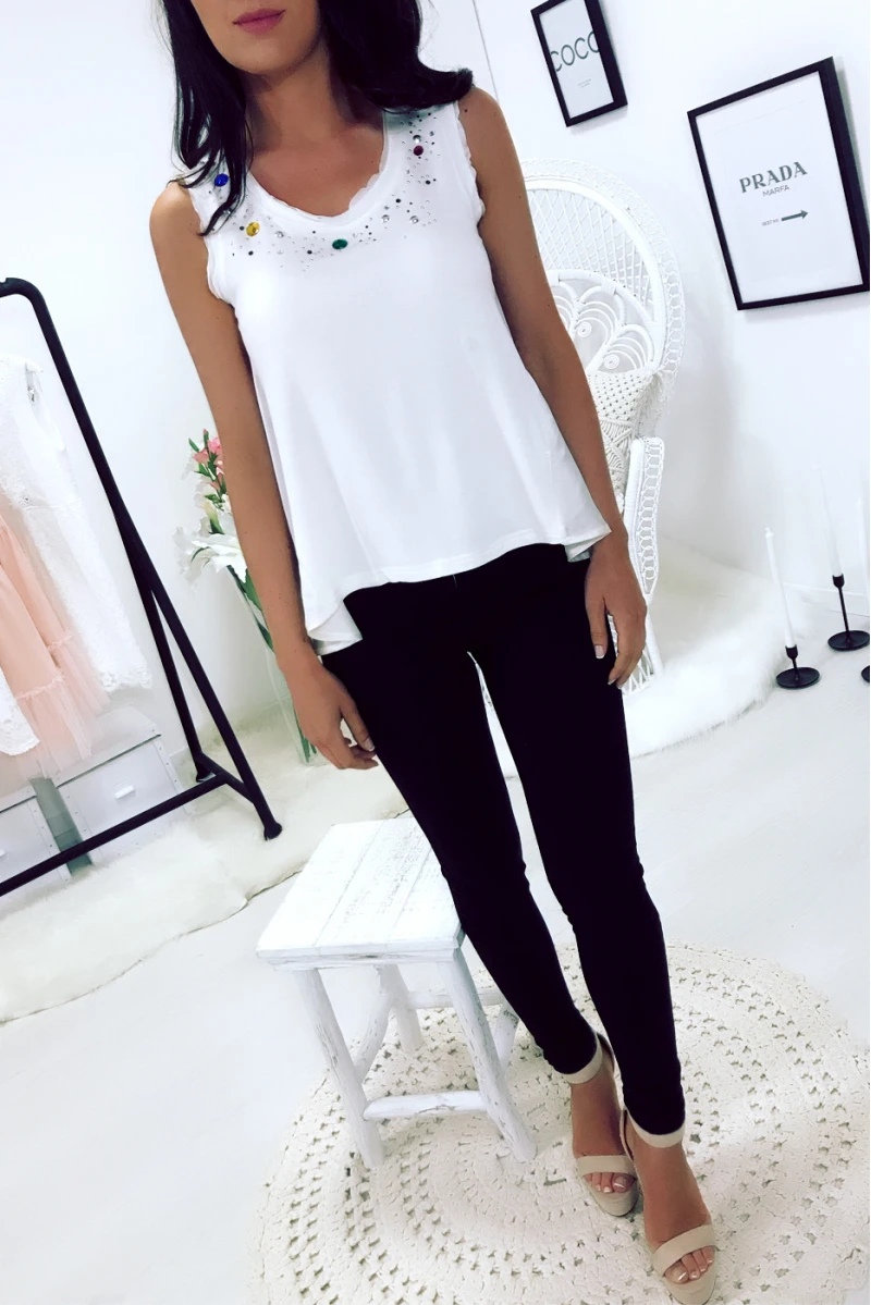 Top Blanc Bi Matière Avec Strass Sur Encolure. Dos Plus Long. Top Femme. 18811