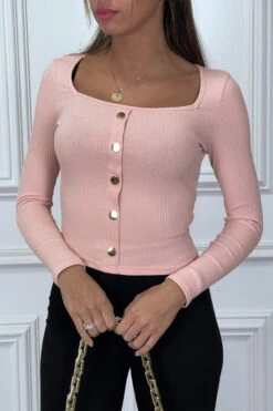 Top Rose Poudré Côtelé à Col Plongeant Et Boutons Dorés Fantaisies